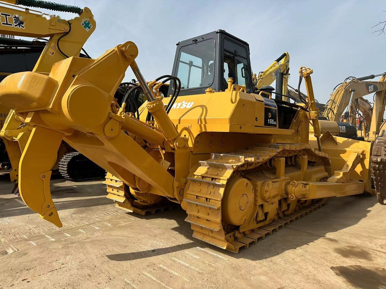 Komatsu D155A-5 - Puskutraktori: kuva Komatsu D155A-5 - Puskutraktori Komatsu D155A-5 - Puskutraktori: kuva Komatsu D155A-5 - Puskutraktori