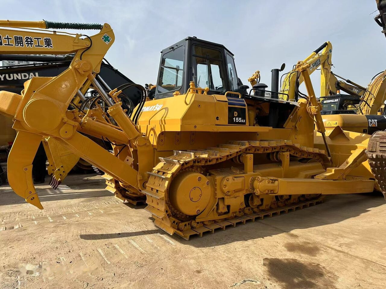 Komatsu D155A-5 - Puskutraktori: kuva Komatsu D155A-5 - Puskutraktori Komatsu D155A-5 - Puskutraktori: kuva Komatsu D155A-5 - Puskutraktori