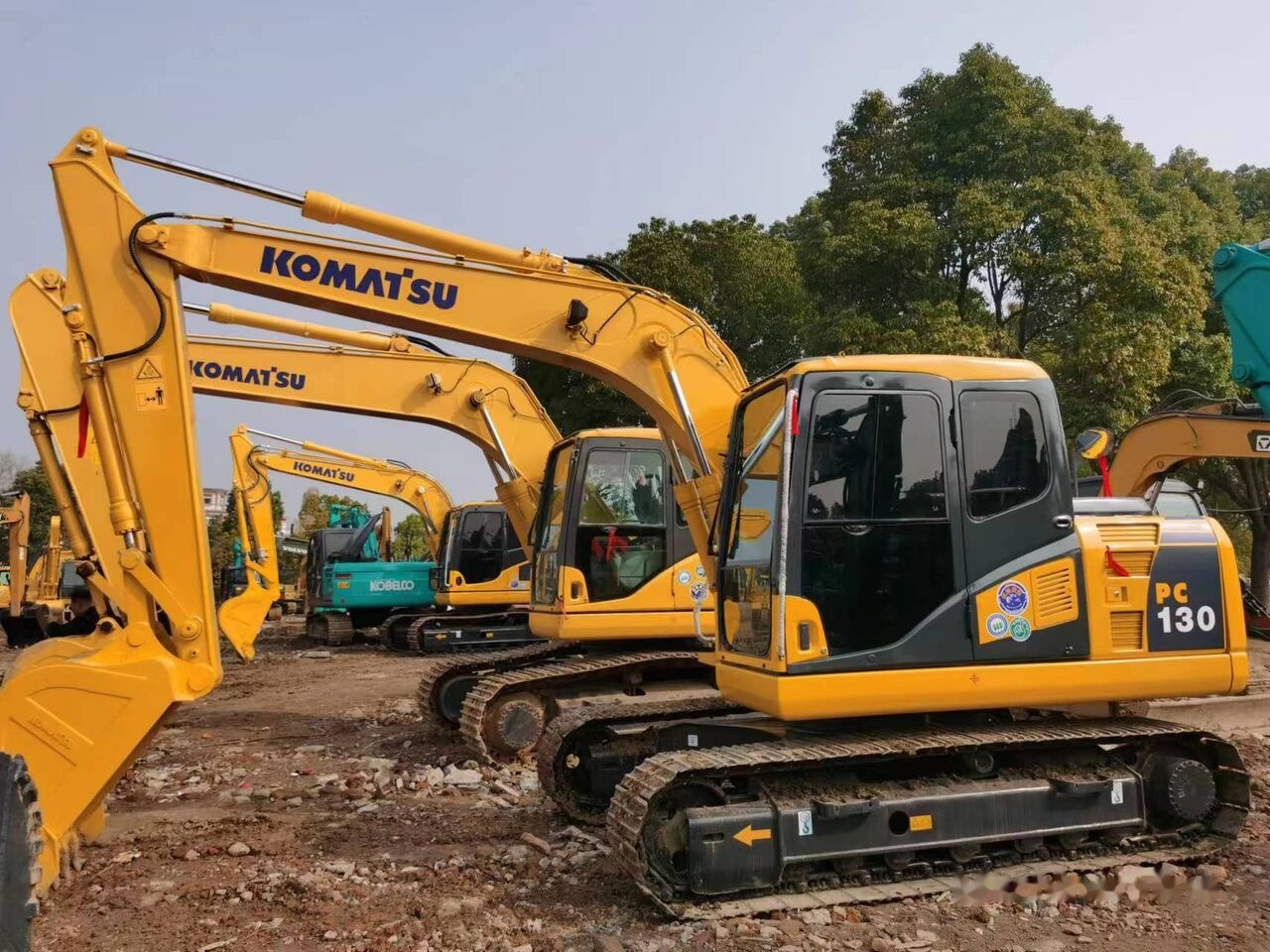 Komatsu PC130 - Telakaivukone: kuva Komatsu PC130 - Telakaivukone Komatsu PC130 - Telakaivukone: kuva Komatsu PC130 - Telakaivukone