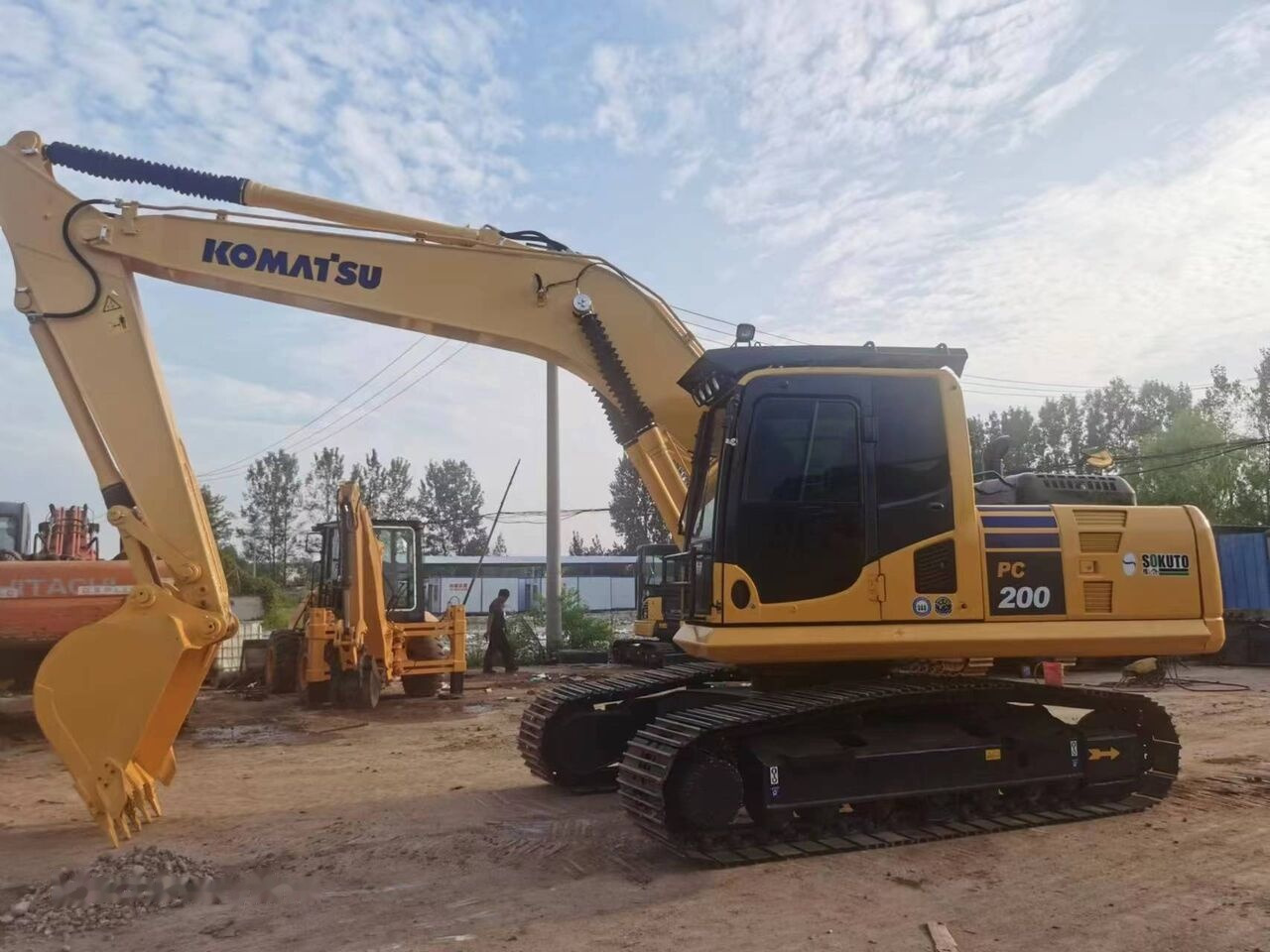 Komatsu PC200-8 - Telakaivukone: kuva Komatsu PC200-8 - Telakaivukone Komatsu PC200-8 - Telakaivukone: kuva Komatsu PC200-8 - Telakaivukone