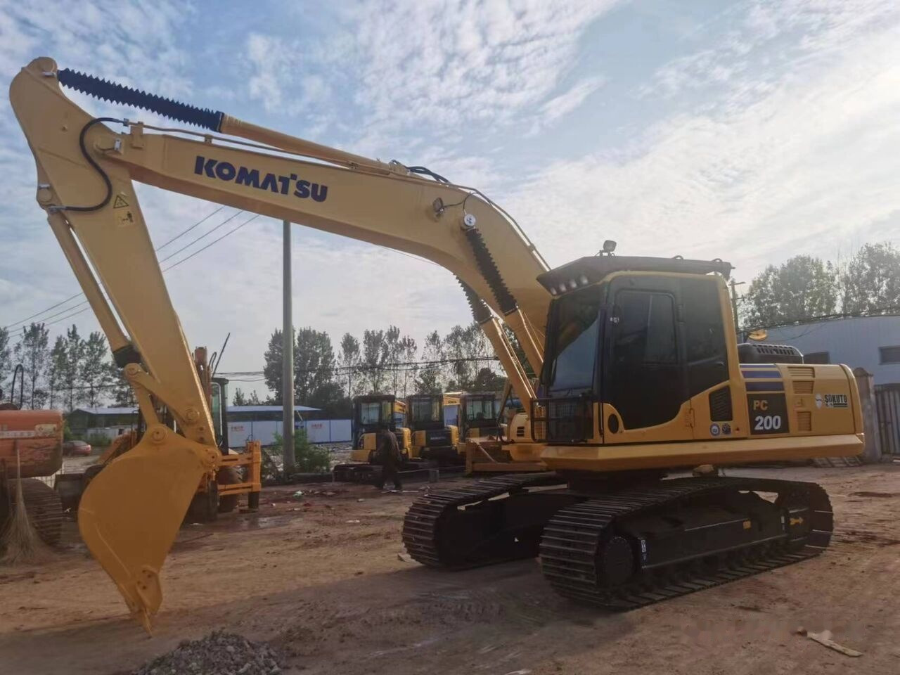 Komatsu PC200-8 - Telakaivukone: kuva Komatsu PC200-8 - Telakaivukone Komatsu PC200-8 - Telakaivukone: kuva Komatsu PC200-8 - Telakaivukone