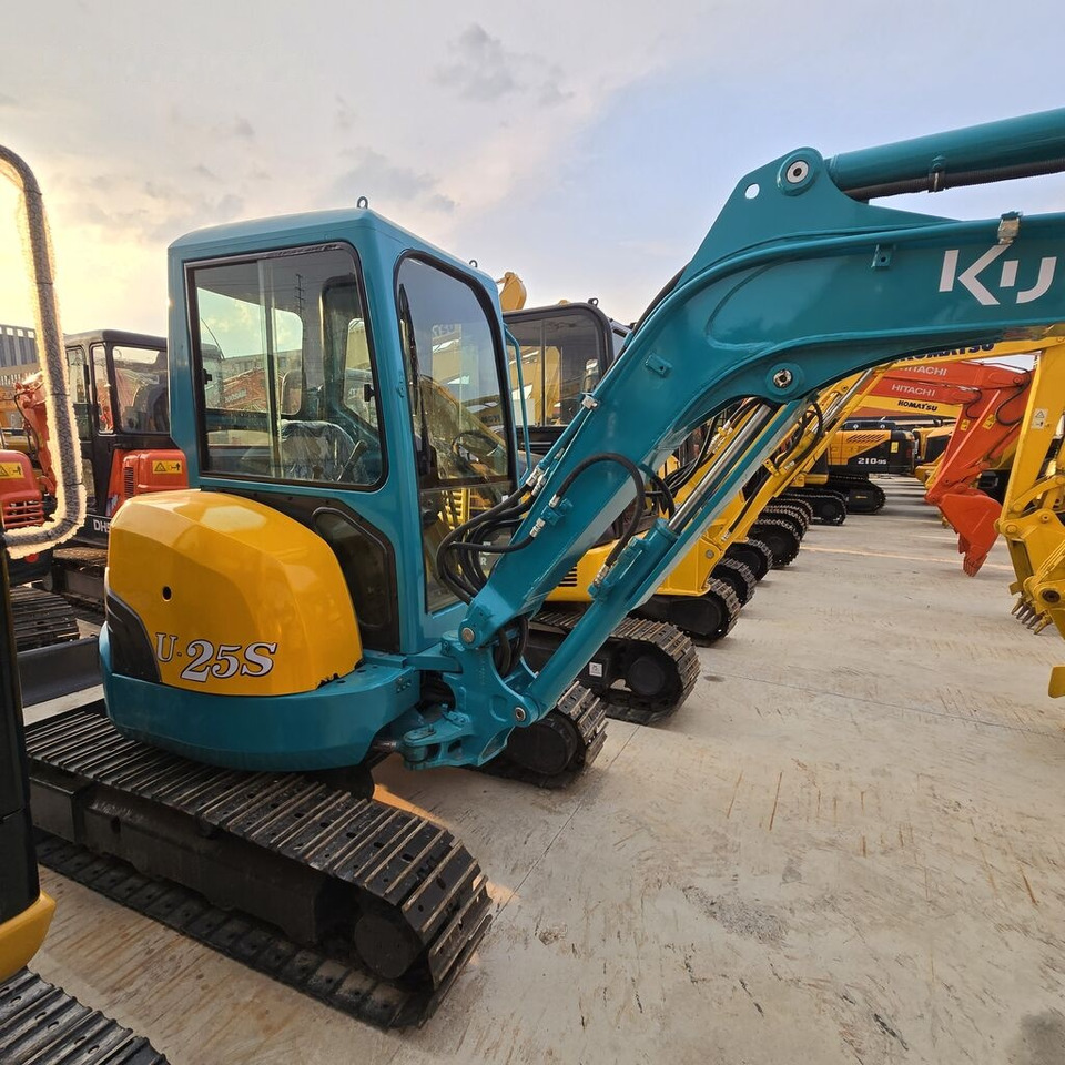 Kubota U25S - Minikuormaaja: kuva Kubota U25S - Minikuormaaja Kubota U25S - Minikuormaaja: kuva Kubota U25S - Minikuormaaja