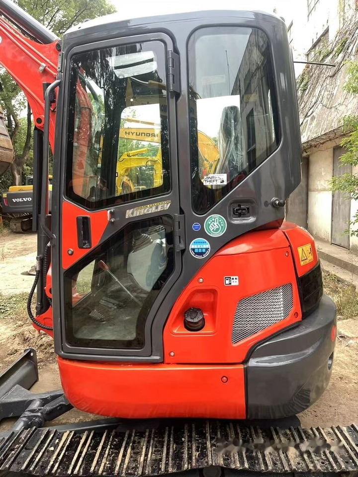 Kubota U35 - Minikuormaaja: kuva Kubota U35 - Minikuormaaja Kubota U35 - Minikuormaaja: kuva Kubota U35 - Minikuormaaja
