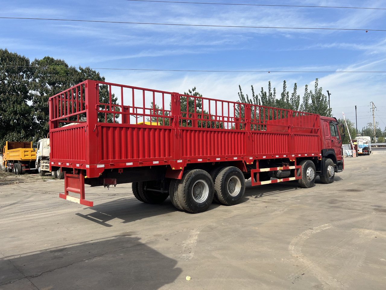 SINOTRUK HOWO 8*4 Fence Truck - Kuorma-auto: kuva SINOTRUK HOWO 8*4 Fence Truck - Kuorma-auto SINOTRUK HOWO 8*4 Fence Truck - Kuorma-auto: kuva SINOTRUK HOWO 8*4 Fence Truck - Kuorma-auto