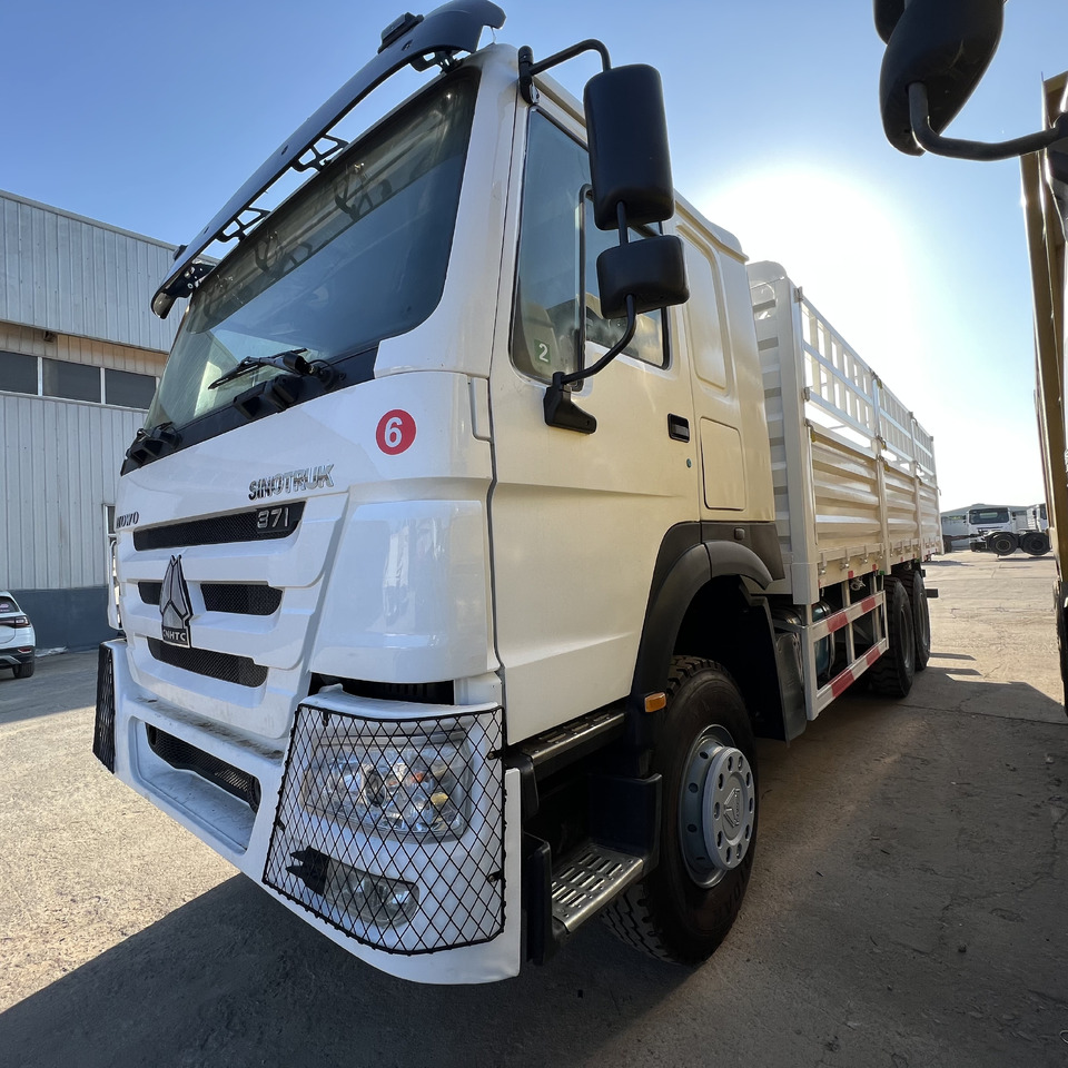 SINOTRUK HOWO - Kuorma-auto: kuva SINOTRUK HOWO - Kuorma-auto SINOTRUK HOWO - Kuorma-auto: kuva SINOTRUK HOWO - Kuorma-auto