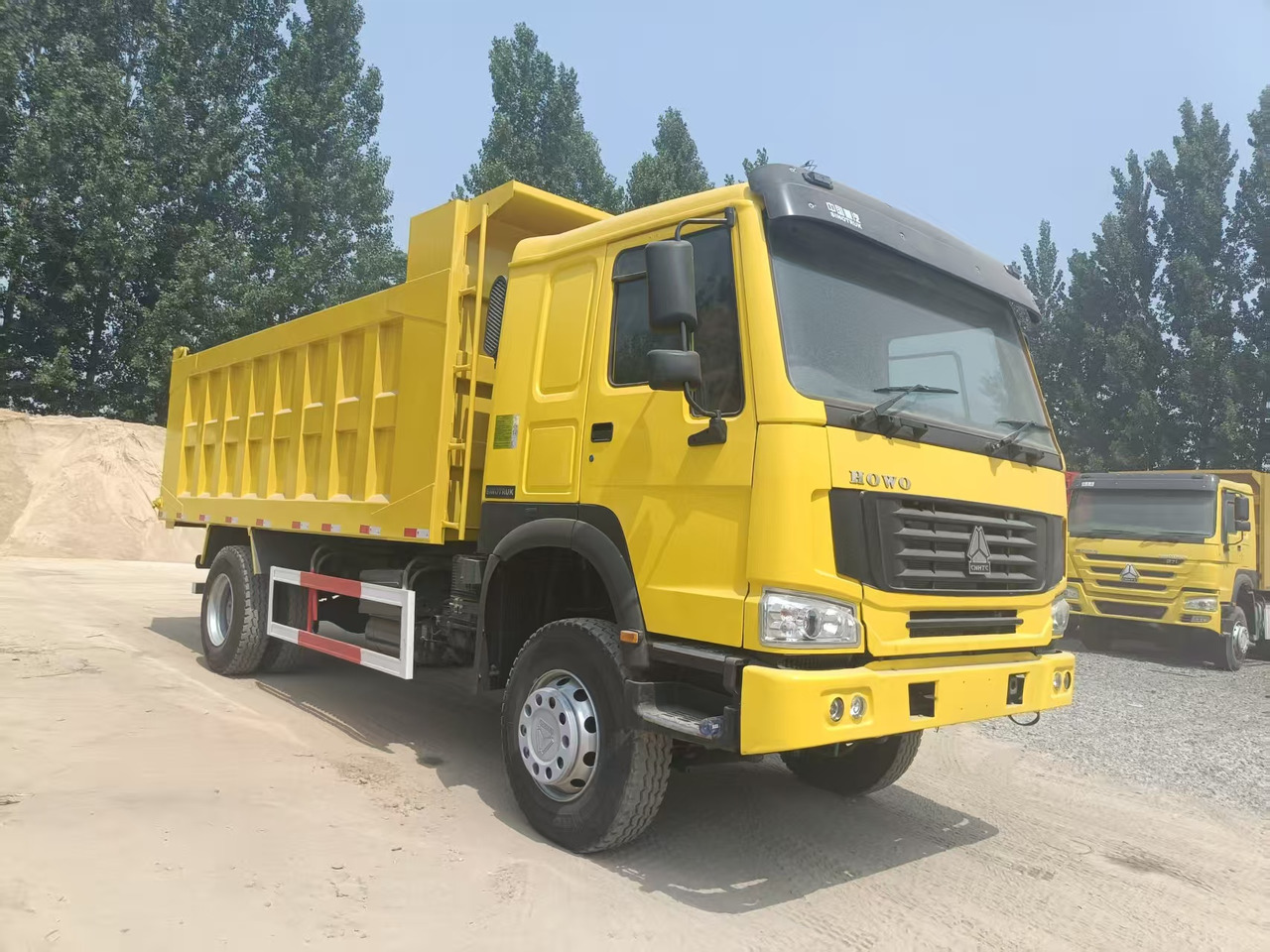 SINOTRUK HOWO 4x2 - Kippiauto kuorma-auto: kuva SINOTRUK HOWO 4x2 - Kippiauto kuorma-auto SINOTRUK HOWO 4x2 - Kippiauto kuorma-auto: kuva SINOTRUK HOWO 4x2 - Kippiauto kuorma-auto