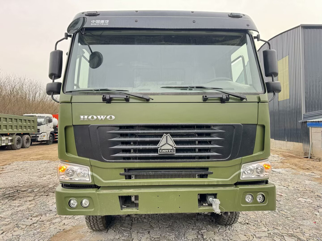 SINOTRUK HOWO 6x4 - Kippiauto kuorma-auto: kuva SINOTRUK HOWO 6x4 - Kippiauto kuorma-auto SINOTRUK HOWO 6x4 - Kippiauto kuorma-auto: kuva SINOTRUK HOWO 6x4 - Kippiauto kuorma-auto