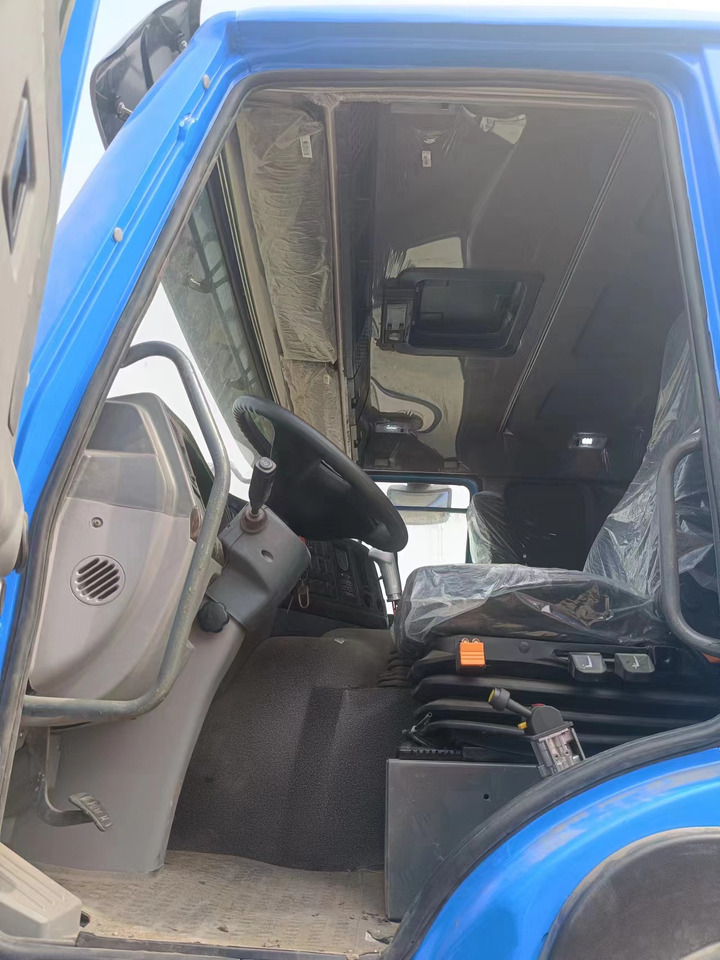 Kippiauto kuorma-auto SINOTRUK HOWO 6x4: kuva Kippiauto kuorma-auto SINOTRUK HOWO 6x4