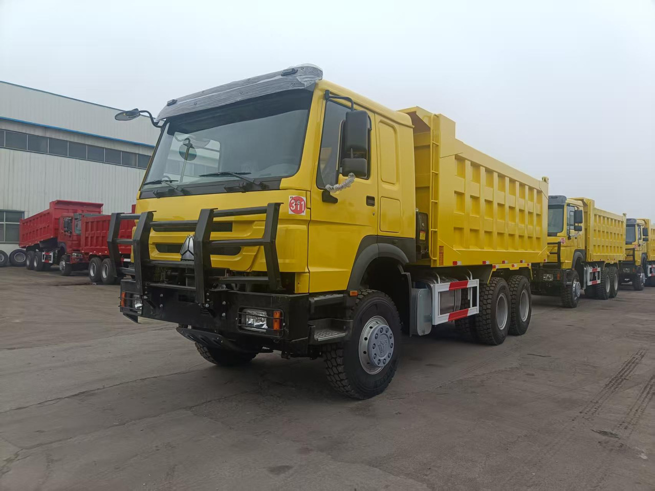 SINOTRUK HOWO 6x4 - Kippiauto kuorma-auto: kuva SINOTRUK HOWO 6x4 - Kippiauto kuorma-auto SINOTRUK HOWO 6x4 - Kippiauto kuorma-auto: kuva SINOTRUK HOWO 6x4 - Kippiauto kuorma-auto