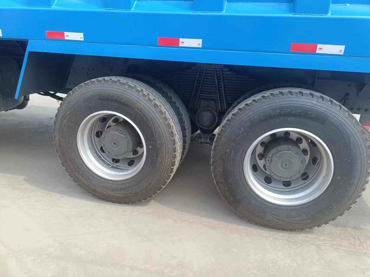 Kippiauto kuorma-auto SINOTRUK HOWO 6x4: kuva Kippiauto kuorma-auto SINOTRUK HOWO 6x4