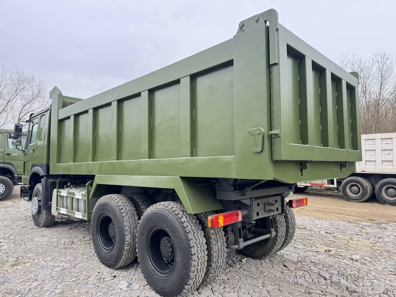 SINOTRUK HOWO 6x4 - Kippiauto kuorma-auto: kuva SINOTRUK HOWO 6x4 - Kippiauto kuorma-auto SINOTRUK HOWO 6x4 - Kippiauto kuorma-auto: kuva SINOTRUK HOWO 6x4 - Kippiauto kuorma-auto