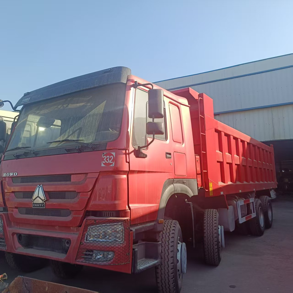 SINOTRUK HOWO 8x4 - Kippiauto kuorma-auto: kuva SINOTRUK HOWO 8x4 - Kippiauto kuorma-auto SINOTRUK HOWO 8x4 - Kippiauto kuorma-auto: kuva SINOTRUK HOWO 8x4 - Kippiauto kuorma-auto