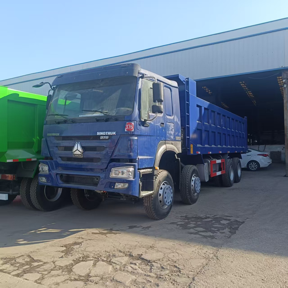SINOTRUK HOWO 8x4 - Kippiauto kuorma-auto: kuva SINOTRUK HOWO 8x4 - Kippiauto kuorma-auto SINOTRUK HOWO 8x4 - Kippiauto kuorma-auto: kuva SINOTRUK HOWO 8x4 - Kippiauto kuorma-auto