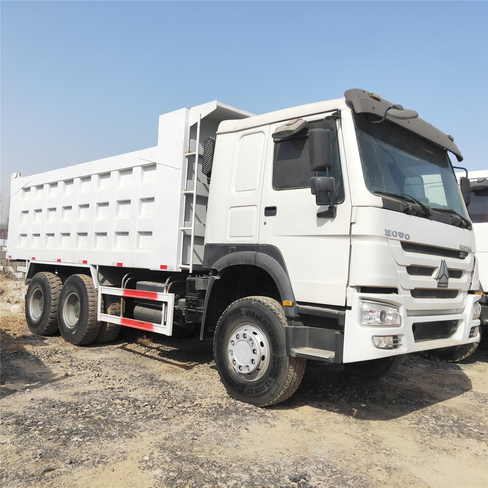 Kippiauto kuorma-auto SINOTRUK HOWO: kuva Kippiauto kuorma-auto SINOTRUK HOWO Kippiauto kuorma-auto SINOTRUK HOWO: kuva Kippiauto kuorma-auto SINOTRUK HOWO