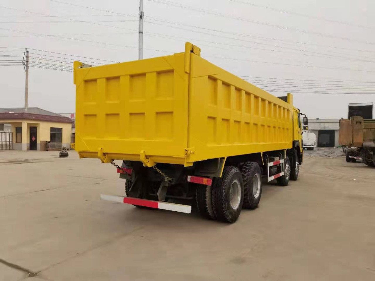 SINOTRUK HOWO - Kippiauto kuorma-auto: kuva SINOTRUK HOWO - Kippiauto kuorma-auto SINOTRUK HOWO - Kippiauto kuorma-auto: kuva SINOTRUK HOWO - Kippiauto kuorma-auto