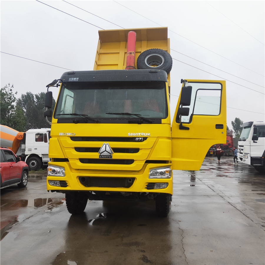 Kippiauto kuorma-auto SINOTRUK HOWO: kuva Kippiauto kuorma-auto SINOTRUK HOWO Kippiauto kuorma-auto SINOTRUK HOWO: kuva Kippiauto kuorma-auto SINOTRUK HOWO