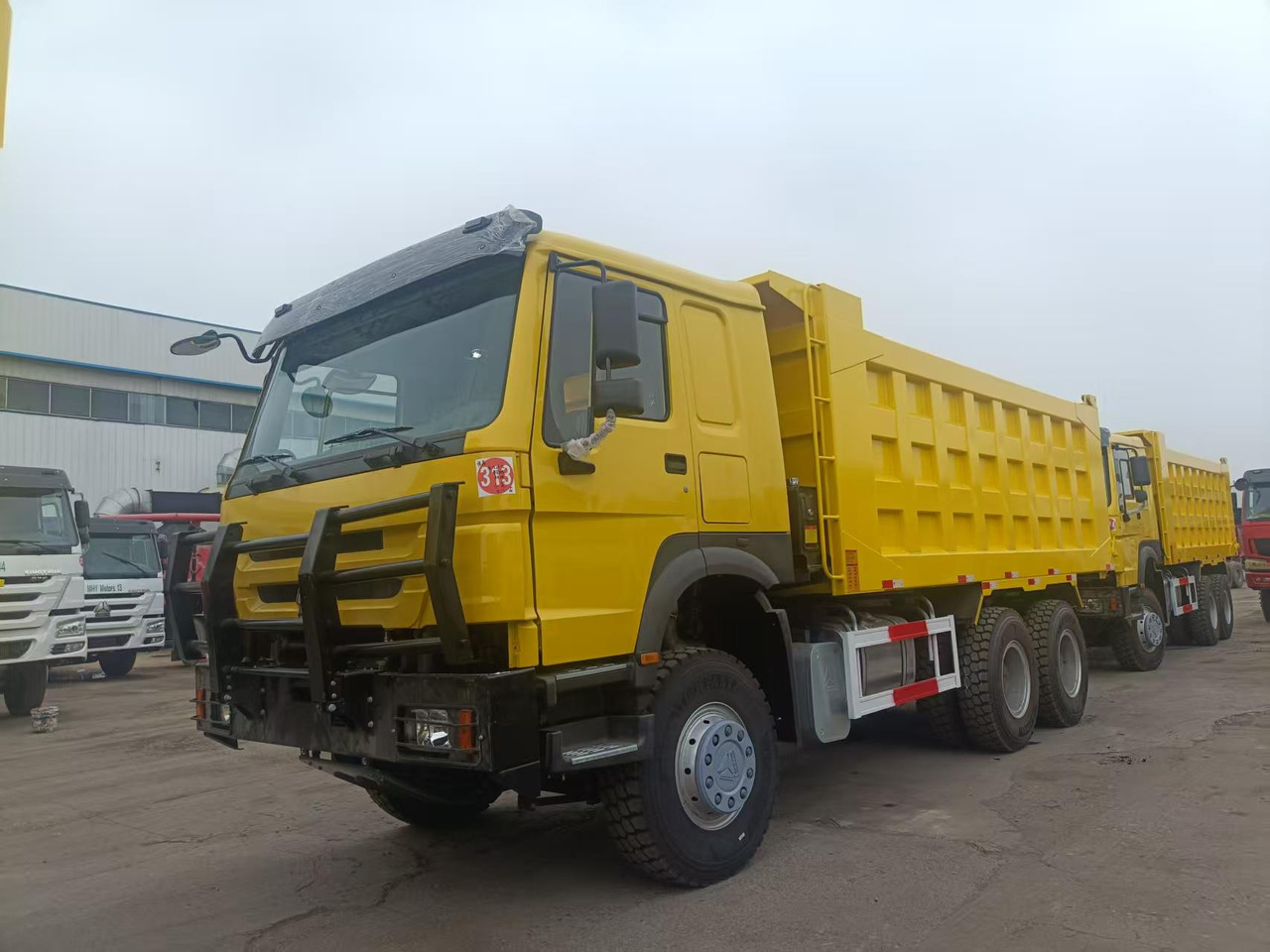 SINOTRUK HOWO - Kippiauto kuorma-auto: kuva SINOTRUK HOWO - Kippiauto kuorma-auto SINOTRUK HOWO - Kippiauto kuorma-auto: kuva SINOTRUK HOWO - Kippiauto kuorma-auto