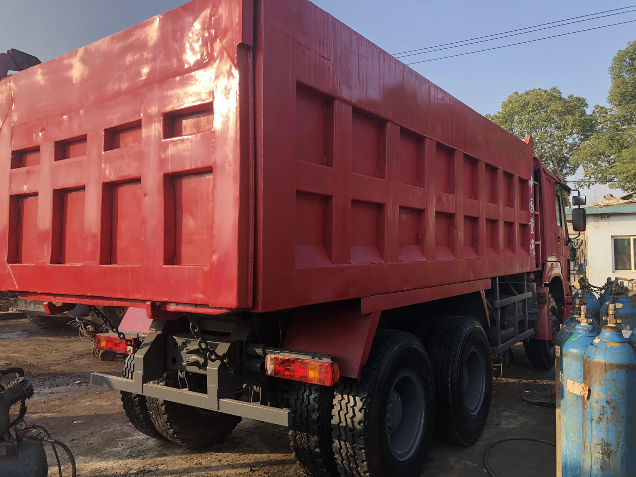SINOTRUK HOWO - Kippiauto kuorma-auto: kuva SINOTRUK HOWO - Kippiauto kuorma-auto SINOTRUK HOWO - Kippiauto kuorma-auto: kuva SINOTRUK HOWO - Kippiauto kuorma-auto