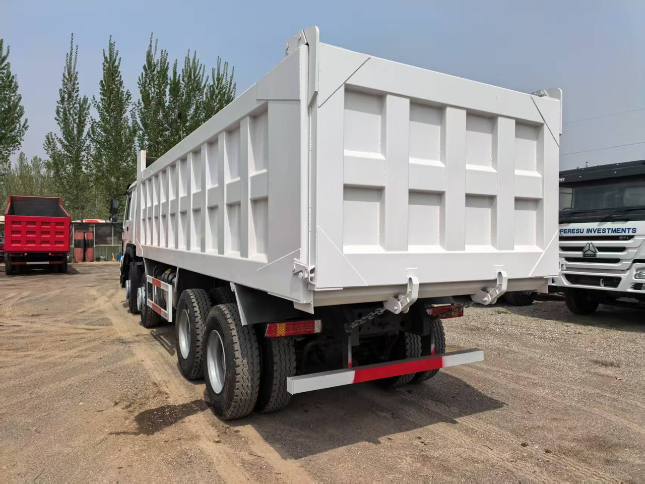 Kippiauto kuorma-auto SINOTRUK HOWO: kuva Kippiauto kuorma-auto SINOTRUK HOWO Kippiauto kuorma-auto SINOTRUK HOWO: kuva Kippiauto kuorma-auto SINOTRUK HOWO