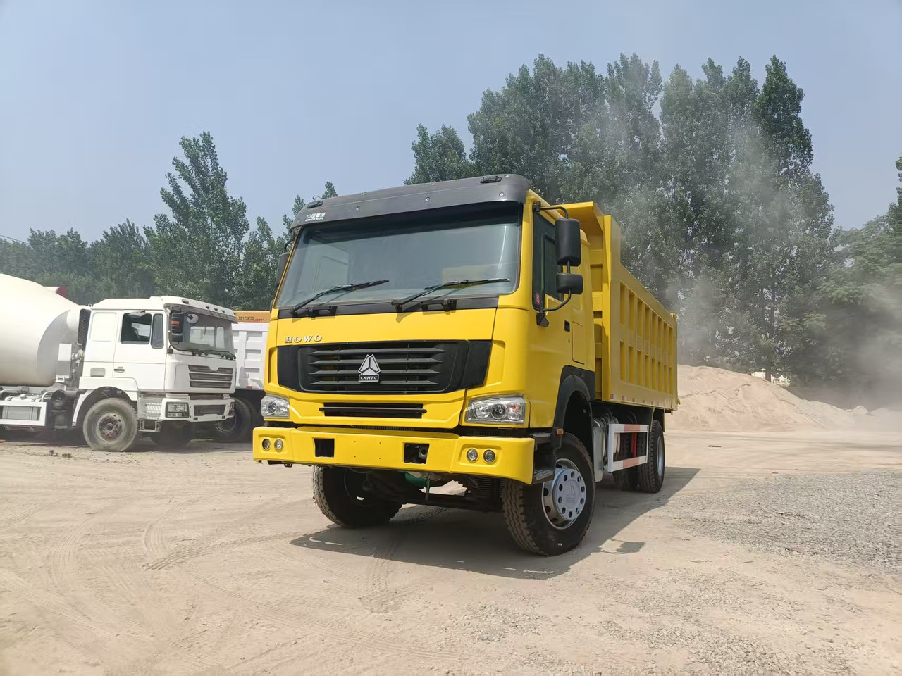 SINOTRUK Howo 4*2 - Kippiauto kuorma-auto: kuva SINOTRUK Howo 4*2 - Kippiauto kuorma-auto SINOTRUK Howo 4*2 - Kippiauto kuorma-auto: kuva SINOTRUK Howo 4*2 - Kippiauto kuorma-auto