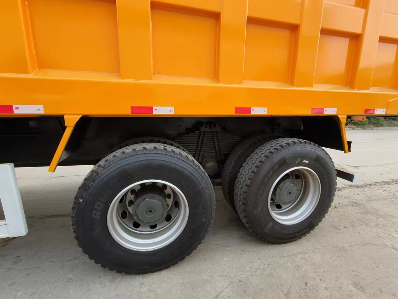 SINOTRUK Howo - Kippiauto kuorma-auto: kuva SINOTRUK Howo - Kippiauto kuorma-auto SINOTRUK Howo - Kippiauto kuorma-auto: kuva SINOTRUK Howo - Kippiauto kuorma-auto