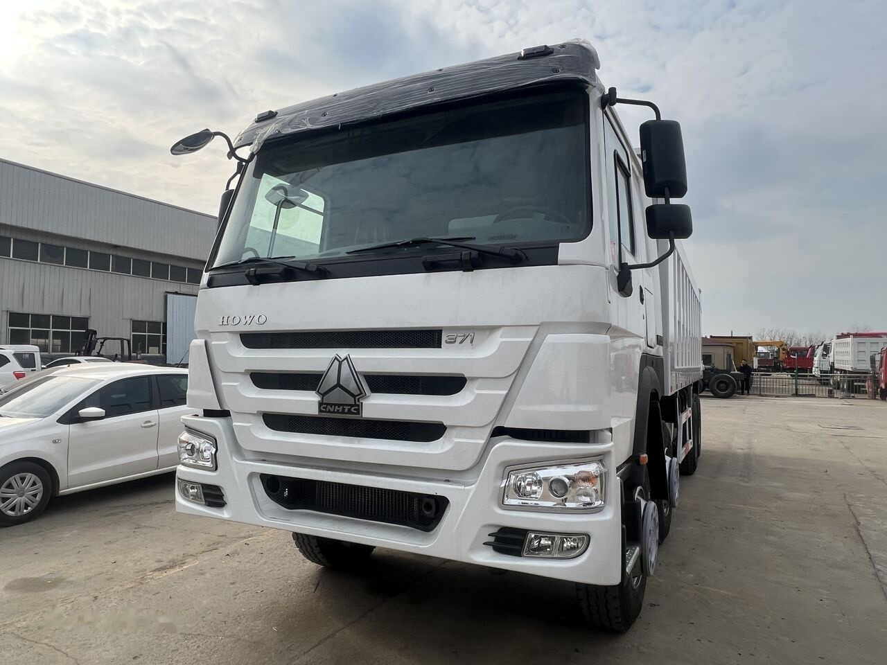 Sinotruk Howo 8*4 - Kippiauto kuorma-auto: kuva Sinotruk Howo 8*4 - Kippiauto kuorma-auto Sinotruk Howo 8*4 - Kippiauto kuorma-auto: kuva Sinotruk Howo 8*4 - Kippiauto kuorma-auto