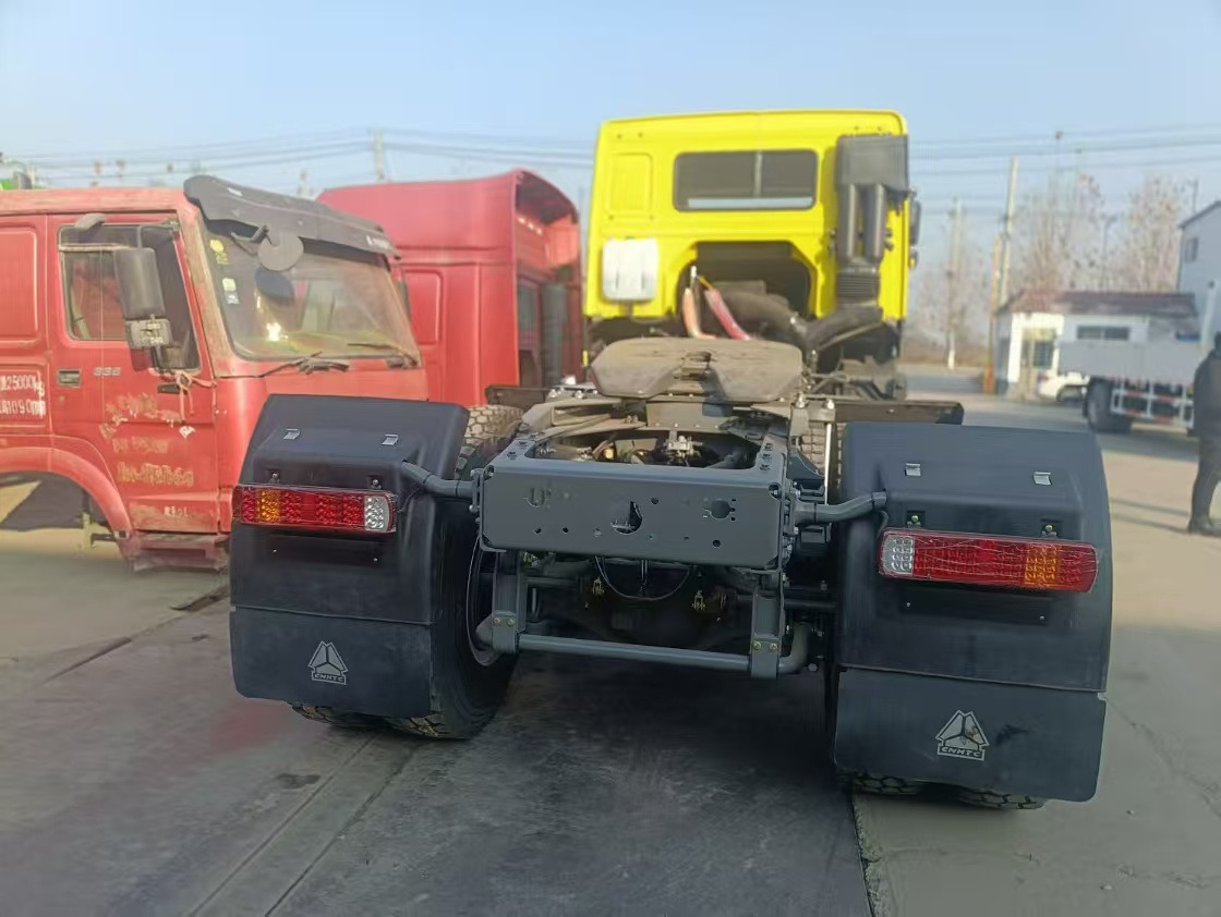SINOTRUK HOWO 430 - Vetopöytäauto: kuva SINOTRUK HOWO 430 - Vetopöytäauto SINOTRUK HOWO 430 - Vetopöytäauto: kuva SINOTRUK HOWO 430 - Vetopöytäauto