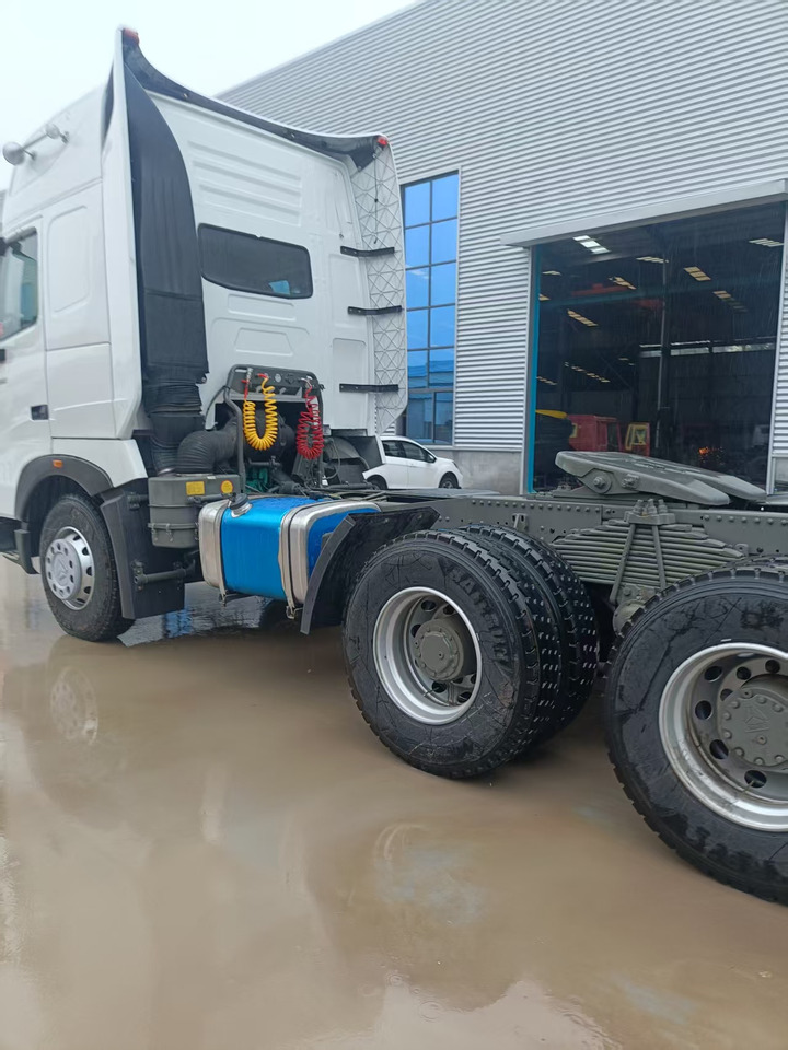 SINOTRUK HOWO A7 - Vetopöytäauto: kuva SINOTRUK HOWO A7 - Vetopöytäauto SINOTRUK HOWO A7 - Vetopöytäauto: kuva SINOTRUK HOWO A7 - Vetopöytäauto