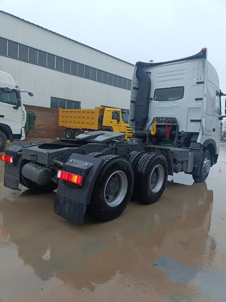 SINOTRUK HOWO A7 - Vetopöytäauto: kuva SINOTRUK HOWO A7 - Vetopöytäauto SINOTRUK HOWO A7 - Vetopöytäauto: kuva SINOTRUK HOWO A7 - Vetopöytäauto