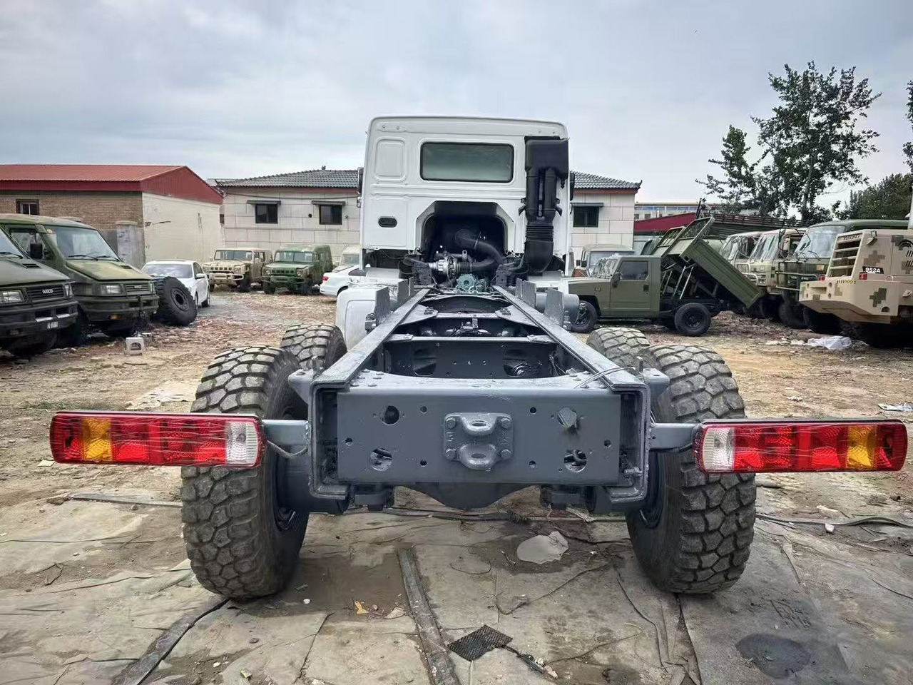 SINOTRUK HOWO - Vetopöytäauto: kuva SINOTRUK HOWO - Vetopöytäauto SINOTRUK HOWO - Vetopöytäauto: kuva SINOTRUK HOWO - Vetopöytäauto