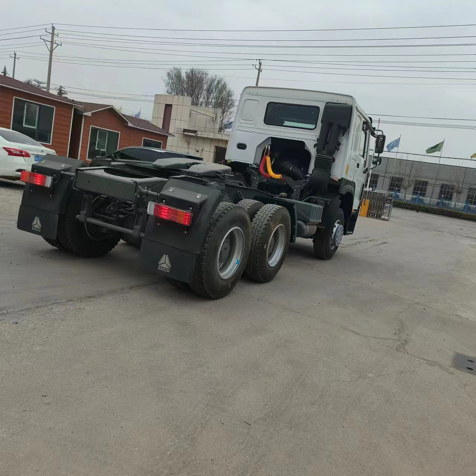 SINOTRUK HOWO trailer head - Vetopöytäauto: kuva SINOTRUK HOWO trailer head - Vetopöytäauto SINOTRUK HOWO trailer head - Vetopöytäauto: kuva SINOTRUK HOWO trailer head - Vetopöytäauto