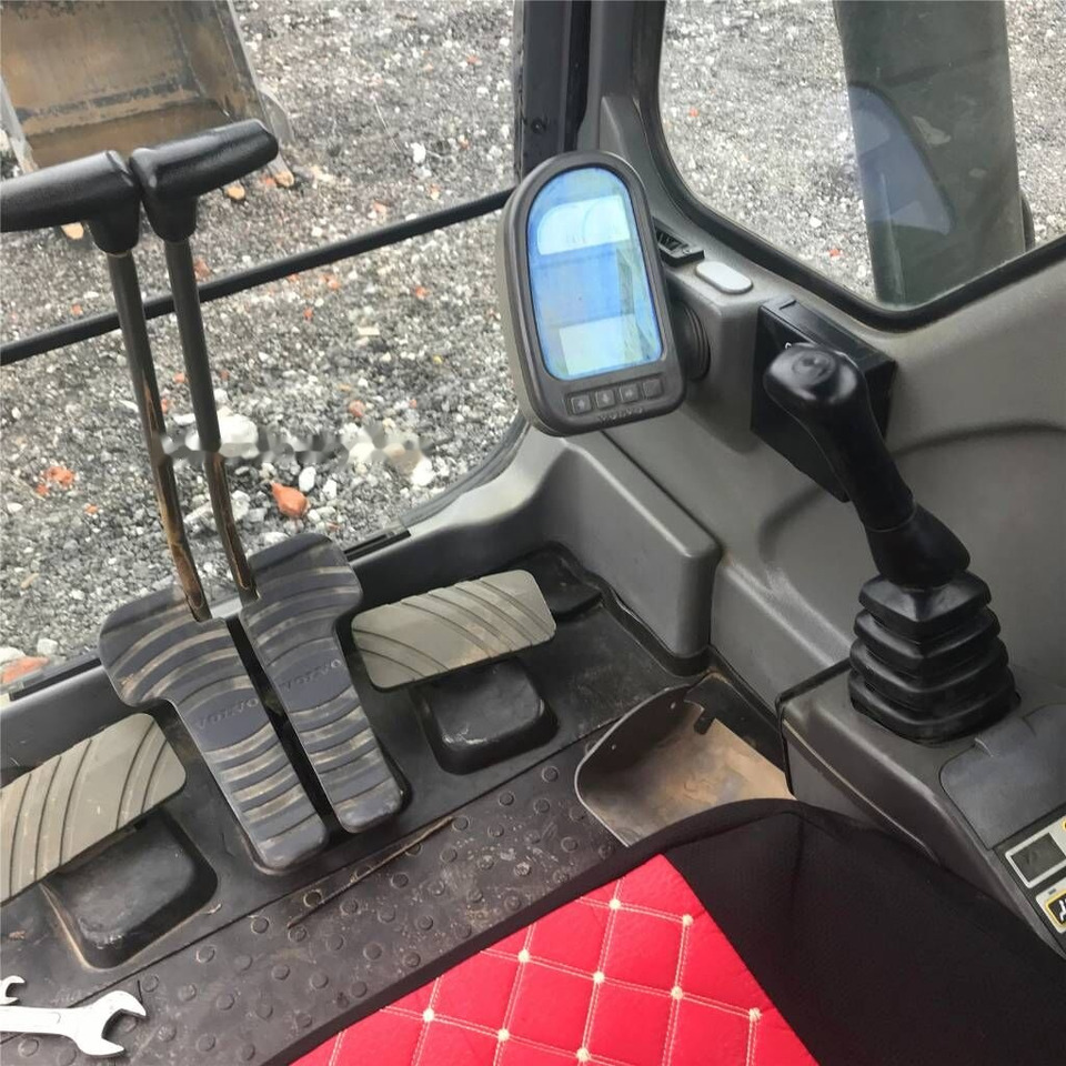 Volvo EC140B LC - Telakaivukone: kuva Volvo EC140B LC - Telakaivukone Volvo EC140B LC - Telakaivukone: kuva Volvo EC140B LC - Telakaivukone