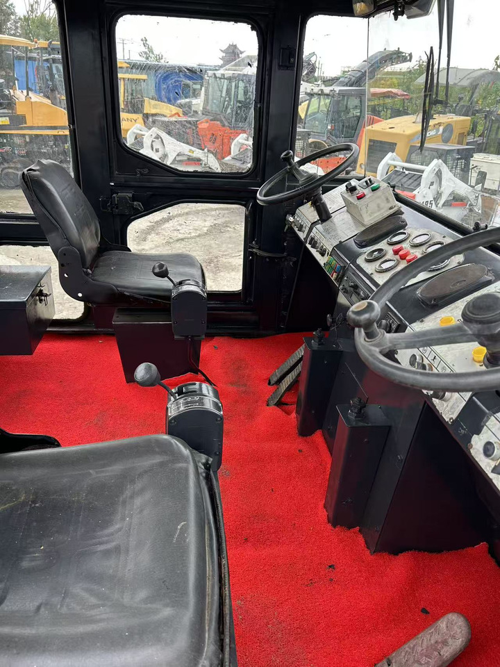 XCMG XP262 - Tiejyrä: kuva XCMG XP262 - Tiejyrä XCMG XP262 - Tiejyrä: kuva XCMG XP262 - Tiejyrä