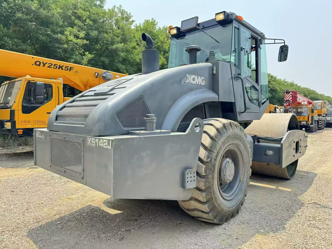 XCMG XS142J - Tiejyrä: kuva XCMG XS142J - Tiejyrä XCMG XS142J - Tiejyrä: kuva XCMG XS142J - Tiejyrä