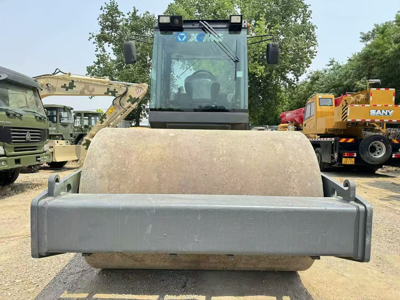 XCMG XS142J - Tiejyrä: kuva XCMG XS142J - Tiejyrä XCMG XS142J - Tiejyrä: kuva XCMG XS142J - Tiejyrä