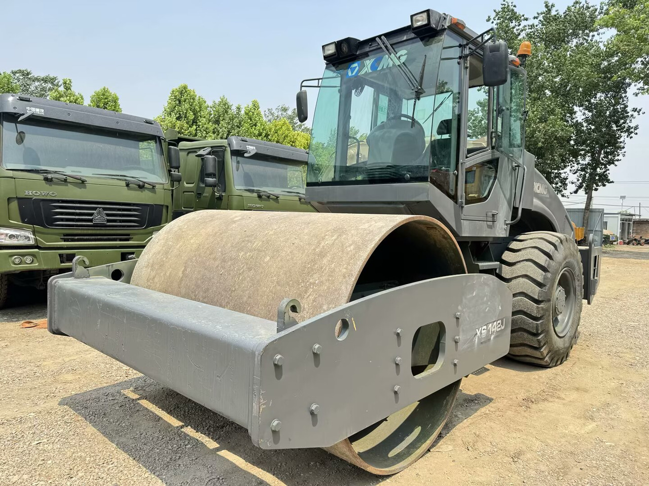 XCMG XS142J - Tiejyrä: kuva XCMG XS142J - Tiejyrä XCMG XS142J - Tiejyrä: kuva XCMG XS142J - Tiejyrä