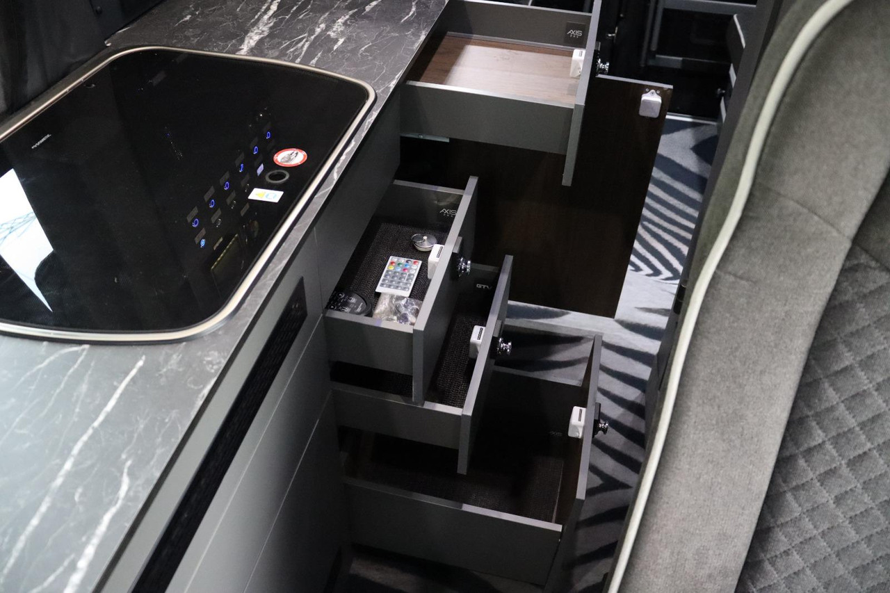 Mercedes-Benz Sprinter - Retkeilyauto: kuva Mercedes-Benz Sprinter - Retkeilyauto Mercedes-Benz Sprinter - Retkeilyauto: kuva Mercedes-Benz Sprinter - Retkeilyauto