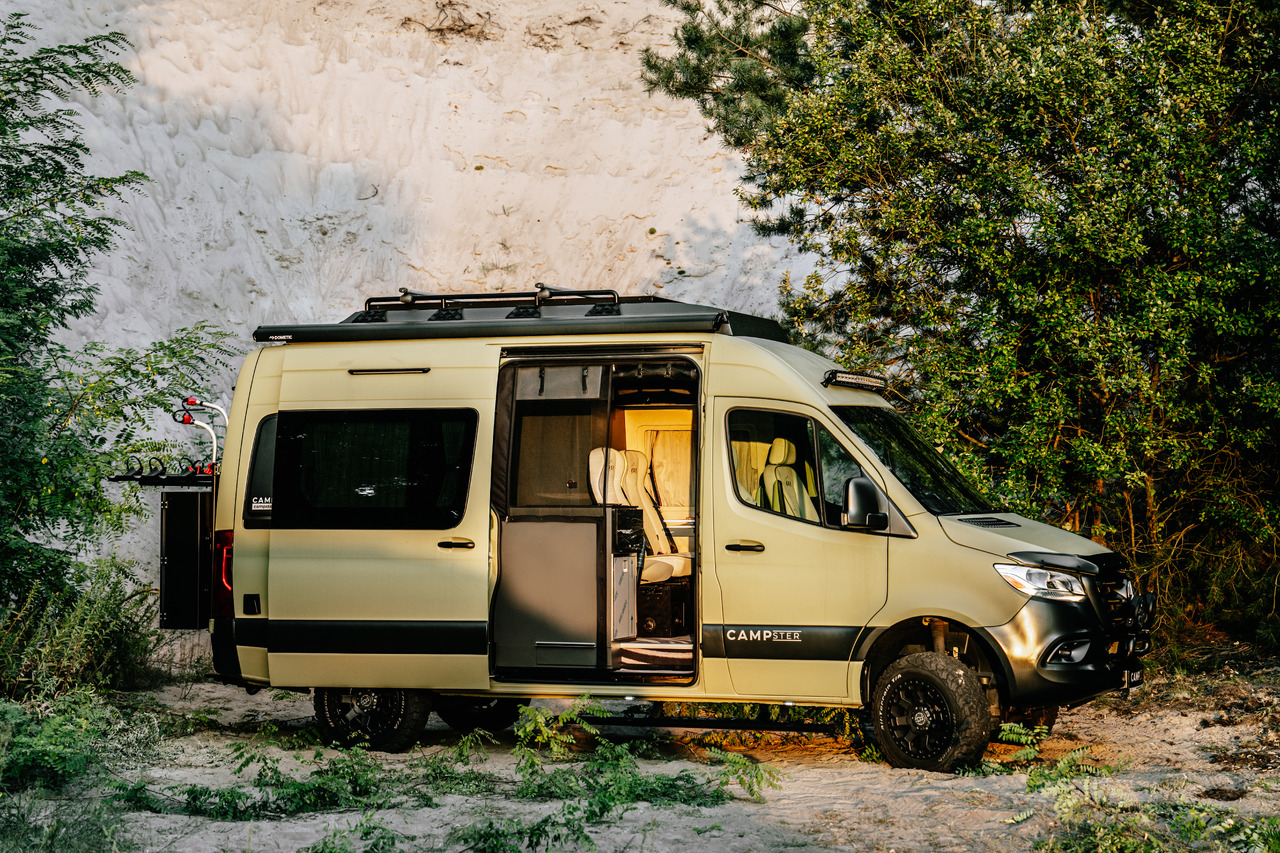 Mercedes-Benz Sprinter - Retkeilyauto: kuva Mercedes-Benz Sprinter - Retkeilyauto Mercedes-Benz Sprinter - Retkeilyauto: kuva Mercedes-Benz Sprinter - Retkeilyauto