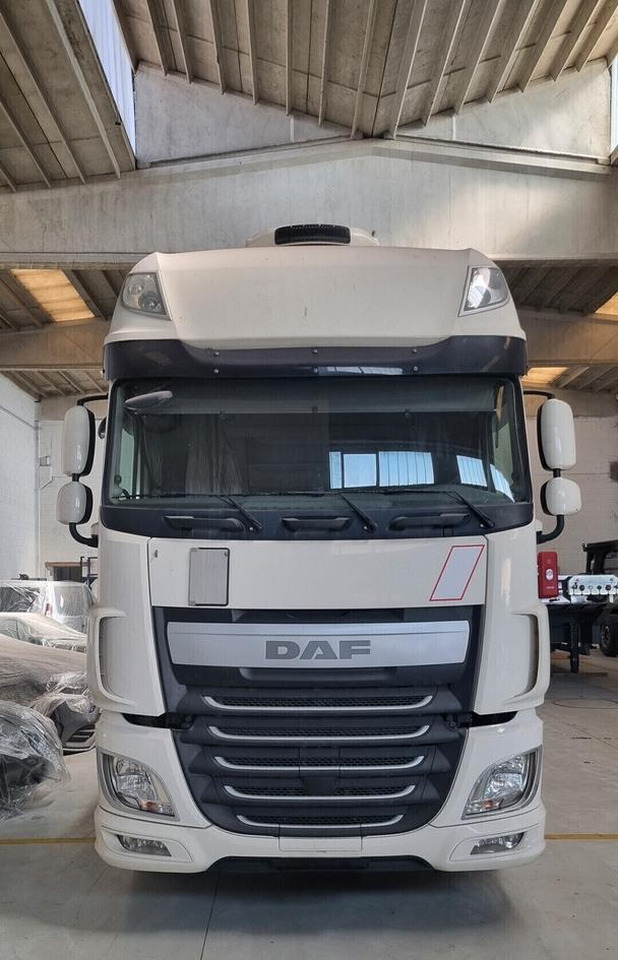 DAF XF 440 Euro 6 - Full Pneumatico - 2015 - Konttialus/ Vaihtokuormatilat kuorma-auto: kuva DAF XF 440 Euro 6 - Full Pneumatico - 2015 - Konttialus/ Vaihtokuormatilat kuorma-auto DAF XF 440 Euro 6 - Full Pneumatico - 2015 - Konttialus/ Vaihtokuormatilat kuorma-auto: kuva DAF XF 440 Euro 6 - Full Pneumatico - 2015 - Konttialus/ Vaihtokuormatilat kuorma-auto