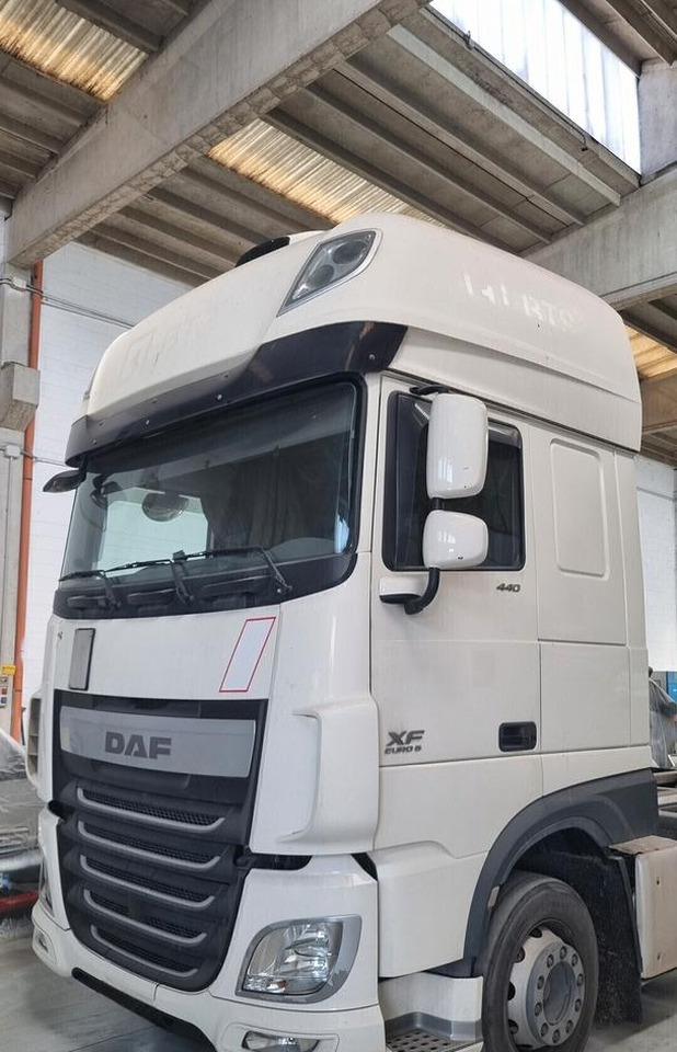 DAF XF 440 Euro 6 - Full Pneumatico - 2015 - Konttialus/ Vaihtokuormatilat kuorma-auto: kuva DAF XF 440 Euro 6 - Full Pneumatico - 2015 - Konttialus/ Vaihtokuormatilat kuorma-auto DAF XF 440 Euro 6 - Full Pneumatico - 2015 - Konttialus/ Vaihtokuormatilat kuorma-auto: kuva DAF XF 440 Euro 6 - Full Pneumatico - 2015 - Konttialus/ Vaihtokuormatilat kuorma-auto