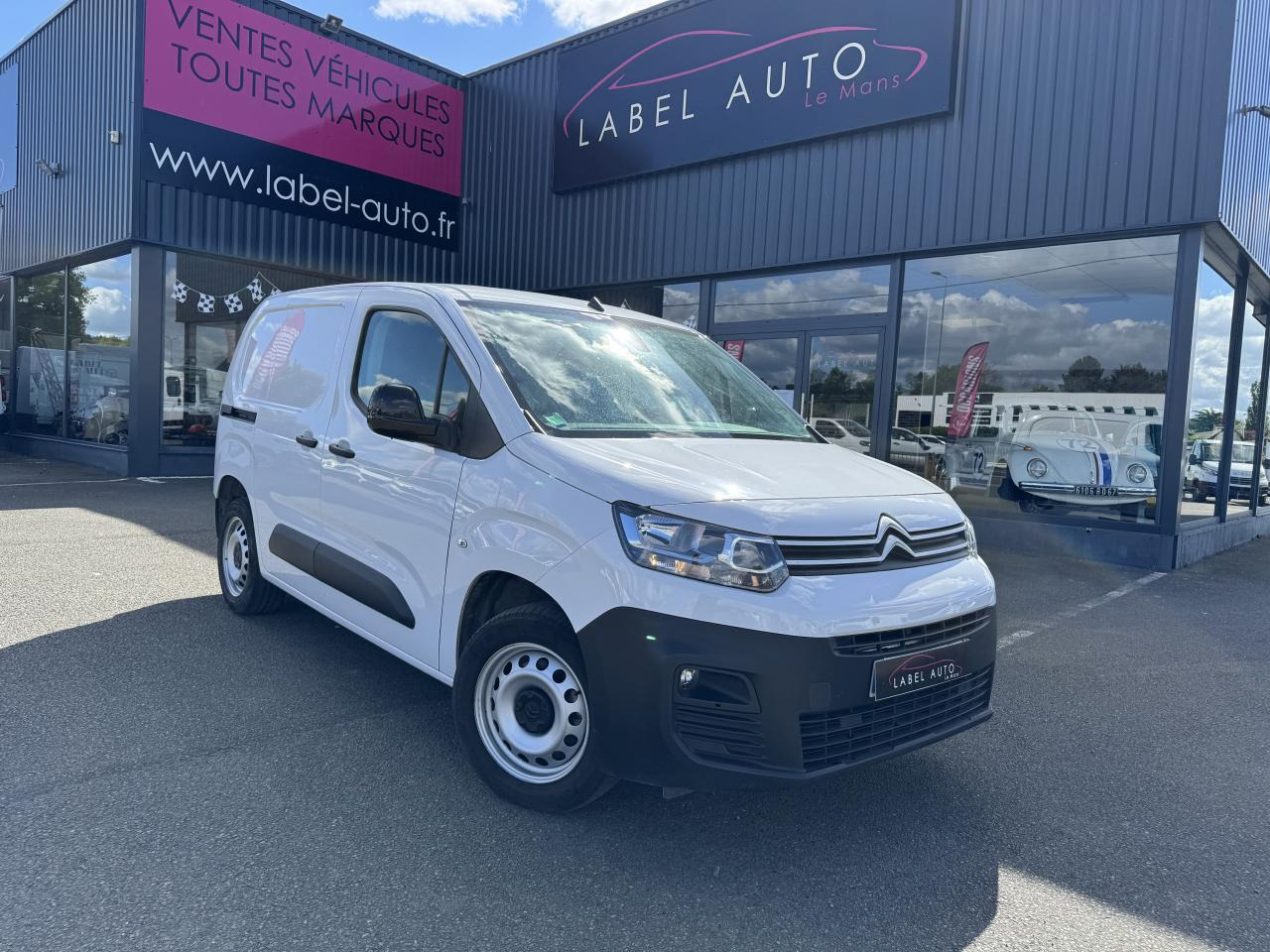 CITROEN BERLINGO M 650KG 1.5 HDI 130CH EAT-8 3 PLACES - Pakettiauto: kuva CITROEN BERLINGO M 650KG 1.5 HDI 130CH EAT-8 3 PLACES - Pakettiauto CITROEN BERLINGO M 650KG 1.5 HDI 130CH EAT-8 3 PLACES - Pakettiauto: kuva CITROEN BERLINGO M 650KG 1.5 HDI 130CH EAT-8 3 PLACES - Pakettiauto