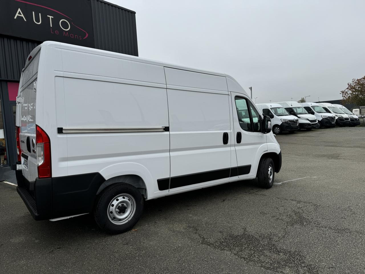 FIAT Ducato Tôlé 3.3 M H2 2.2 - 140 S&S III FOURGON TOLE Fourgon Tôlé 3.3 - Pakettiauto: kuva FIAT Ducato Tôlé 3.3 M H2 2.2 - 140 S&S III FOURGON TOLE Fourgon Tôlé 3.3 - Pakettiauto FIAT Ducato Tôlé 3.3 M H2 2.2 - 140 S&S III FOURGON TOLE Fourgon Tôlé 3.3 - Pakettiauto: kuva FIAT Ducato Tôlé 3.3 M H2 2.2 - 140 S&S III FOURGON TOLE Fourgon Tôlé 3.3 - Pakettiauto