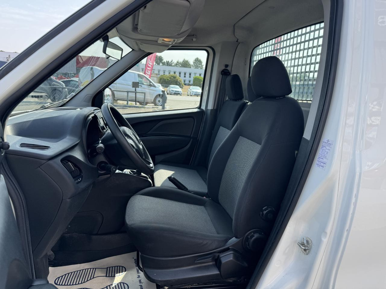 Avolava pakettiauto Fiat Doblo Cargo Cargo 1.6 Multijet 16V 105 ch WORK UP PLATEAU Pro Lounge: kuva Avolava pakettiauto Fiat Doblo Cargo Cargo 1.6 Multijet 16V 105 ch WORK UP PLATEAU Pro Lounge