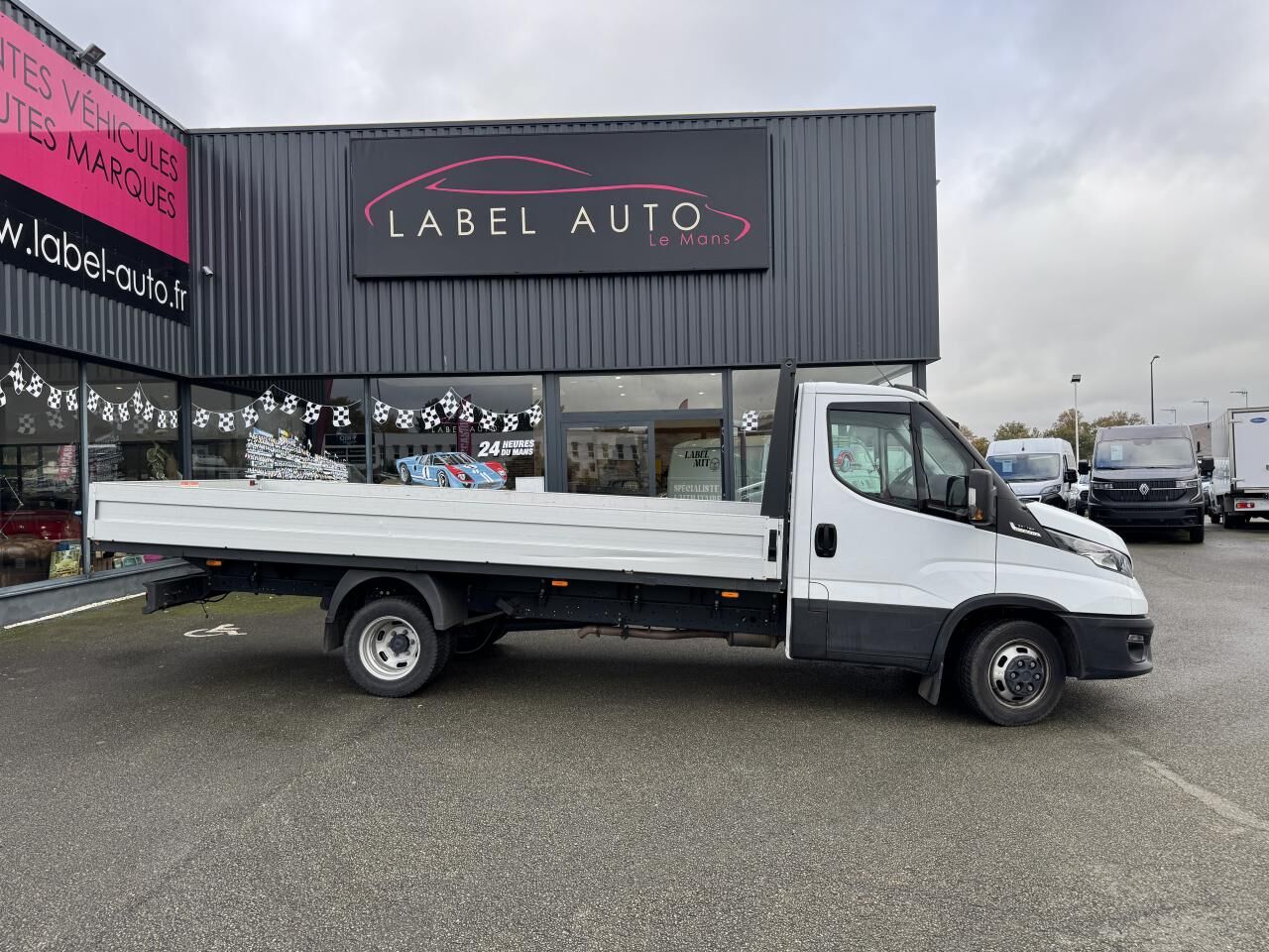 IVECO DAILY 35C16 3.0 160CH PLATEAU RIDELLES ROUES JUMELEES - Avolava pakettiauto: kuva IVECO DAILY 35C16 3.0 160CH PLATEAU RIDELLES ROUES JUMELEES - Avolava pakettiauto IVECO DAILY 35C16 3.0 160CH PLATEAU RIDELLES ROUES JUMELEES - Avolava pakettiauto: kuva IVECO DAILY 35C16 3.0 160CH PLATEAU RIDELLES ROUES JUMELEES - Avolava pakettiauto