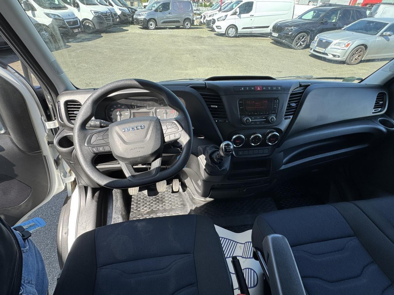 Iveco Daily 35 C 16 CAISSE HAYON 20M3 - Jakeluauto: kuva Iveco Daily 35 C 16 CAISSE HAYON 20M3 - Jakeluauto Iveco Daily 35 C 16 CAISSE HAYON 20M3 - Jakeluauto: kuva Iveco Daily 35 C 16 CAISSE HAYON 20M3 - Jakeluauto