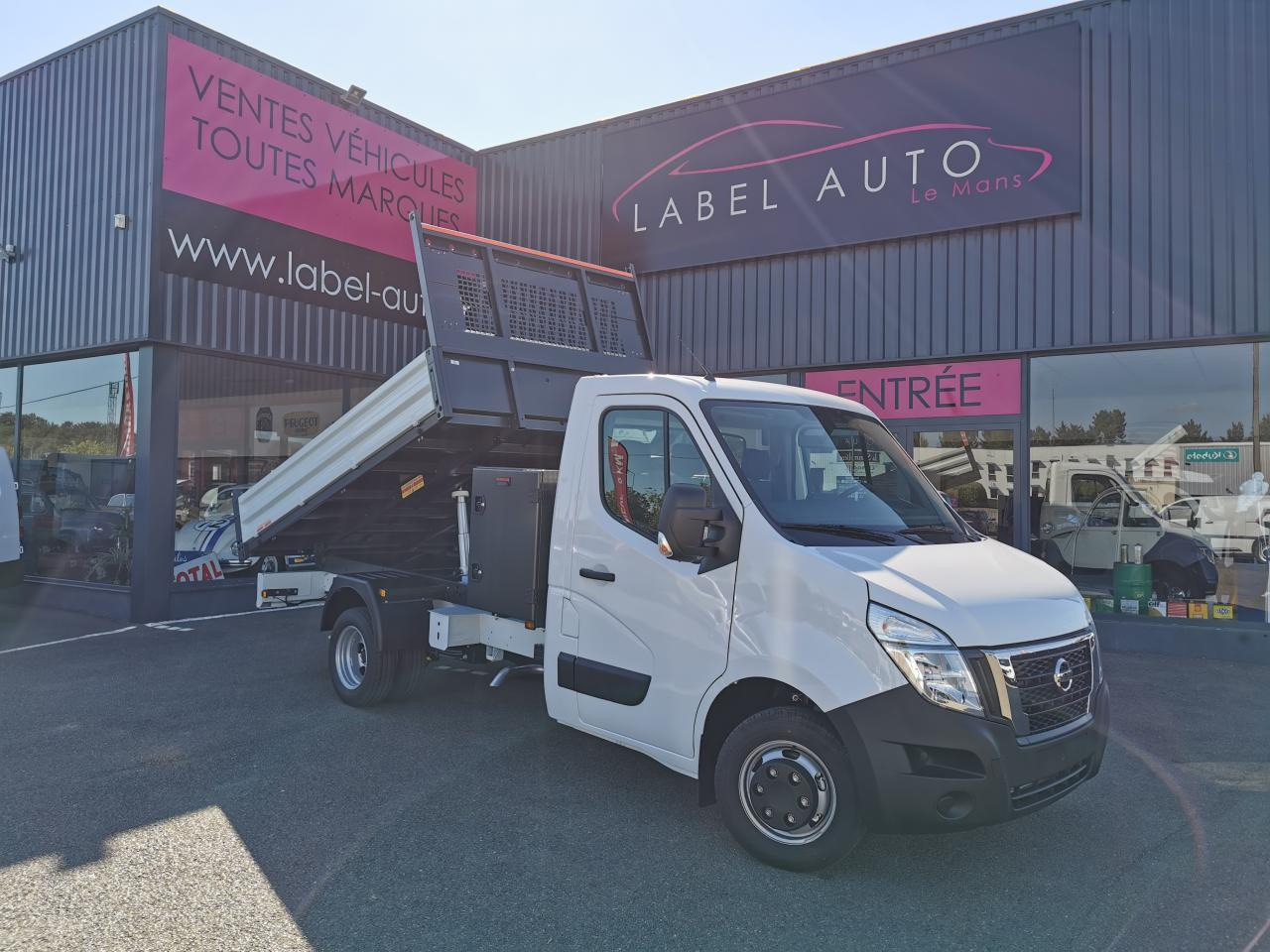 NISSAN Interstar Acenta 3.5t L3H1 2.3 dCi TT 165 - S/S II 2021 TRANSPORTS SPECIFIQUES Benne Scattolini + c - Muut kone: kuva NISSAN Interstar Acenta 3.5t L3H1 2.3 dCi TT 165 - S/S II 2021 TRANSPORTS SPECIFIQUES Benne Scattolini + c - Muut kone NISSAN Interstar Acenta 3.5t L3H1 2.3 dCi TT 165 - S/S II 2021 TRANSPORTS SPECIFIQUES Benne Scattolini + c - Muut kone: kuva NISSAN Interstar Acenta 3.5t L3H1 2.3 dCi TT 165 - S/S II 2021 TRANSPORTS SPECIFIQUES Benne Scattolini + c - Muut kone