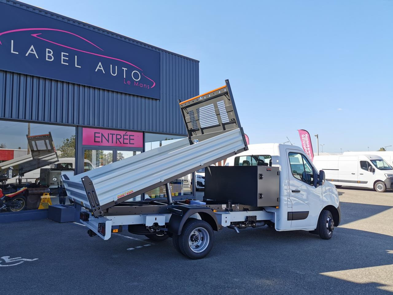 NISSAN Interstar Acenta 3.5t L3H1 2.3 dCi TT 165 - S/S II 2021 TRANSPORTS SPECIFIQUES Benne Scattolini + c - Muut kone: kuva NISSAN Interstar Acenta 3.5t L3H1 2.3 dCi TT 165 - S/S II 2021 TRANSPORTS SPECIFIQUES Benne Scattolini + c - Muut kone NISSAN Interstar Acenta 3.5t L3H1 2.3 dCi TT 165 - S/S II 2021 TRANSPORTS SPECIFIQUES Benne Scattolini + c - Muut kone: kuva NISSAN Interstar Acenta 3.5t L3H1 2.3 dCi TT 165 - S/S II 2021 TRANSPORTS SPECIFIQUES Benne Scattolini + c - Muut kone