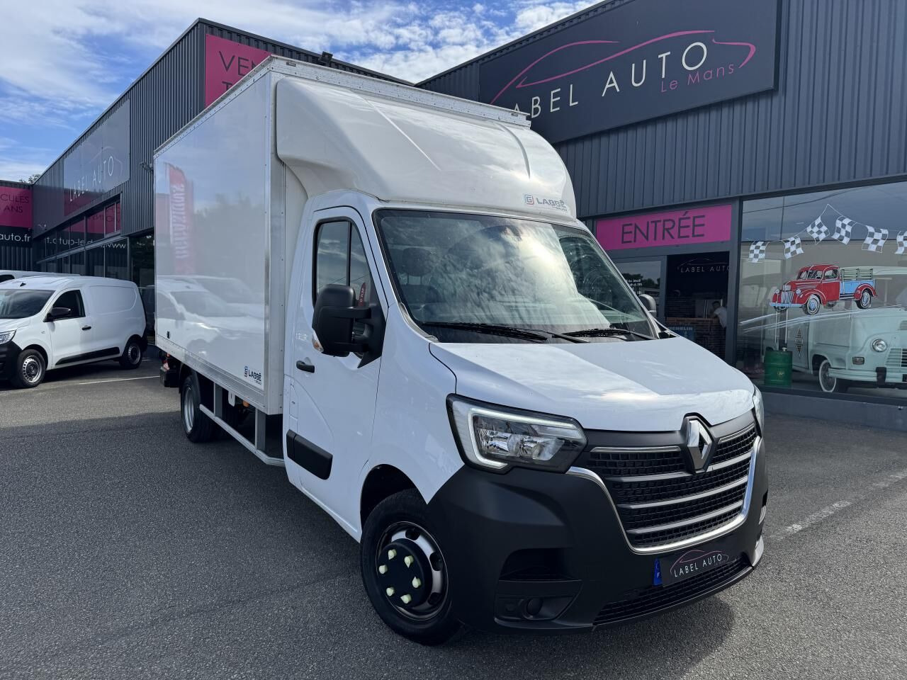 RENAULT MASTER ROUES JUMELLE CAISSE 20M3 + HAYON 2.3 DCI 130CH RJ - Muut kone: kuva RENAULT MASTER ROUES JUMELLE CAISSE 20M3 + HAYON 2.3 DCI 130CH RJ - Muut kone RENAULT MASTER ROUES JUMELLE CAISSE 20M3 + HAYON 2.3 DCI 130CH RJ - Muut kone: kuva RENAULT MASTER ROUES JUMELLE CAISSE 20M3 + HAYON 2.3 DCI 130CH RJ - Muut kone