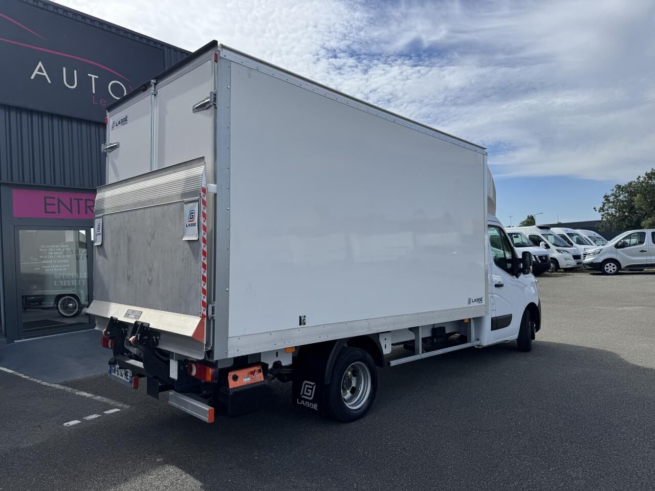 RENAULT MASTER ROUES JUMELLE CAISSE 20M3 + HAYON 2.3 DCI 130CH RJ - Muut kone: kuva RENAULT MASTER ROUES JUMELLE CAISSE 20M3 + HAYON 2.3 DCI 130CH RJ - Muut kone RENAULT MASTER ROUES JUMELLE CAISSE 20M3 + HAYON 2.3 DCI 130CH RJ - Muut kone: kuva RENAULT MASTER ROUES JUMELLE CAISSE 20M3 + HAYON 2.3 DCI 130CH RJ - Muut kone