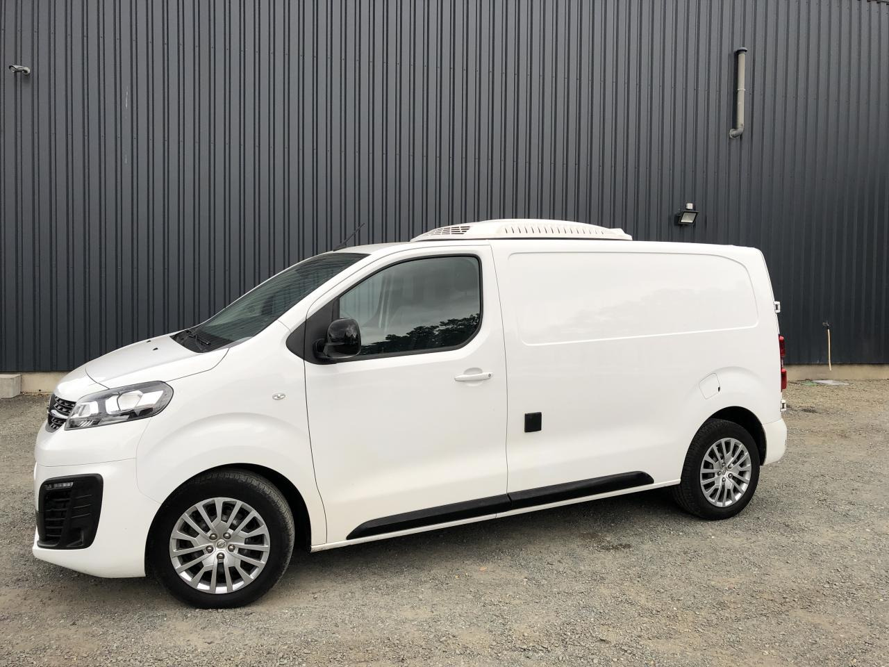 OPEL VIVARO 2.0 D 145CH FRIGORIFIQUE POSITIF THERMOKING - Kylmäauto: kuva OPEL VIVARO 2.0 D 145CH FRIGORIFIQUE POSITIF THERMOKING - Kylmäauto OPEL VIVARO 2.0 D 145CH FRIGORIFIQUE POSITIF THERMOKING - Kylmäauto: kuva OPEL VIVARO 2.0 D 145CH FRIGORIFIQUE POSITIF THERMOKING - Kylmäauto